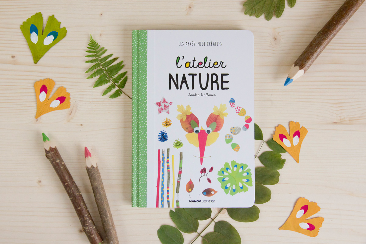 Couverture du livre l'Atelier nature, montrant des activités du livre.